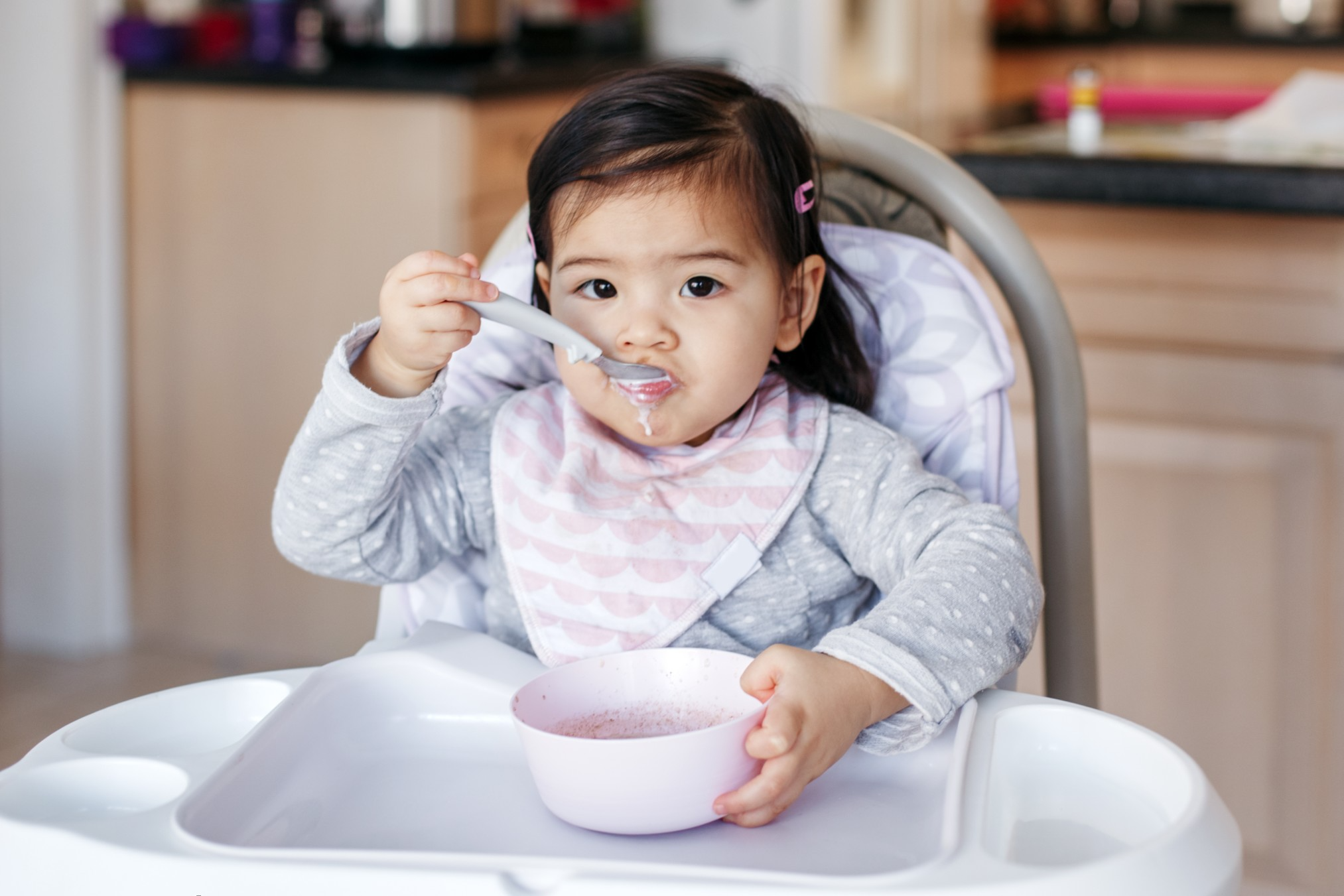 Lait infantile en poudre ou liquide : que choisir ?