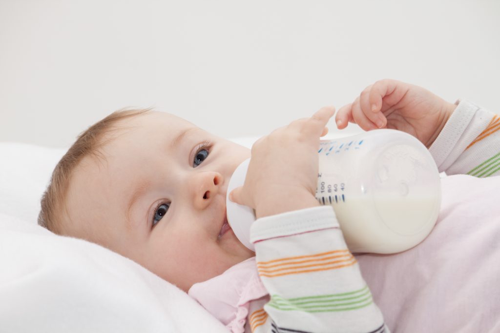 Le choix du lait infantile dépend souvent de bébé